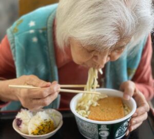 今日はご利用者の方からリクエストがありインスタントラーメン(〃艸〃)ﾑﾌｯ