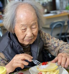 苺とバナナのパンケーキ(〃艸〃)ﾑﾌｯ