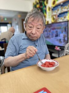 今日のおやつはスイカ(*^-^*)