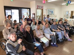 プロの三味線の演奏で民謡を合唱しました(*^-^*)