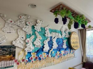 ～９月の壁面「②うさぎ作り」～